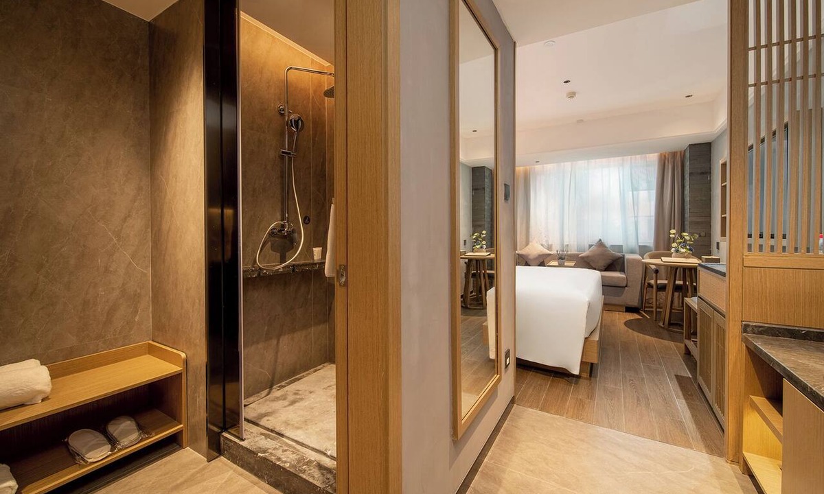 Panyu Hotel | Trendy Romantic Hotel Guangzhou Panyu Qiaonan Aoyuan Plaza Branch - Free Deliver Service to Canton Fair Complex During Canton Fair Period