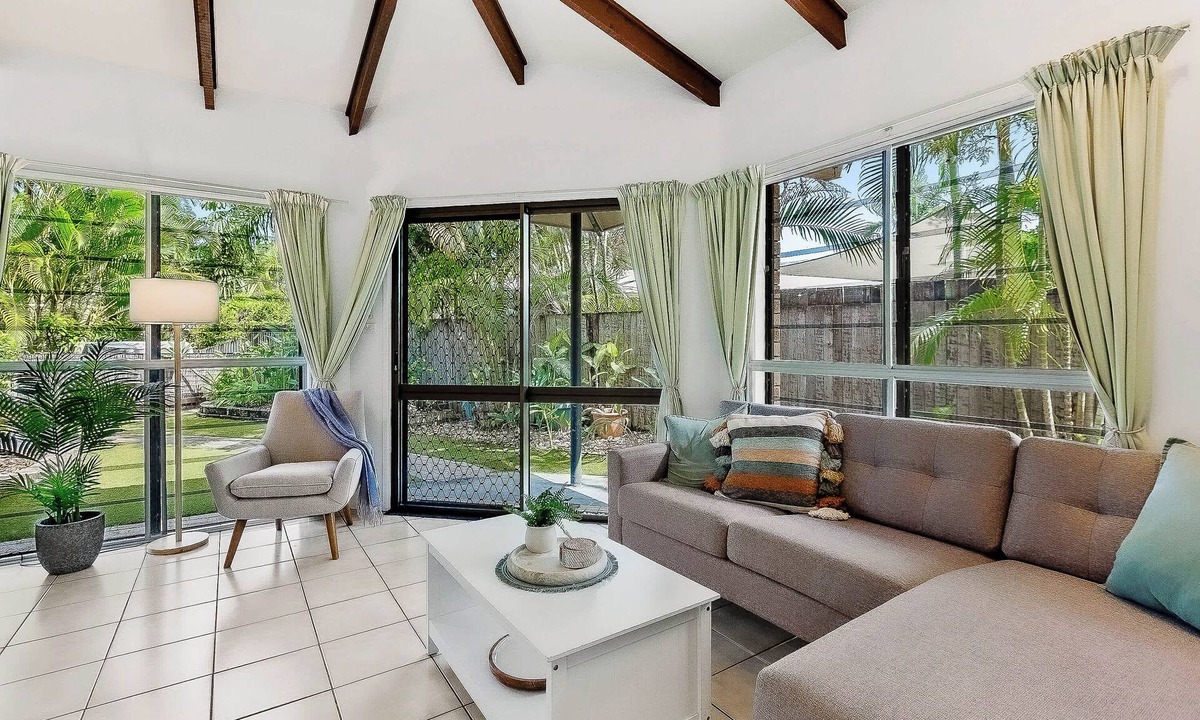 Trinity Beach House | Tropical Retreat - Pet-Friendly Steps to Beach