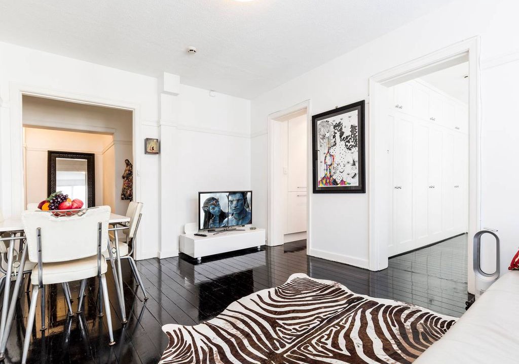 Elizabeth Bay Apartment | Two Bedroom Apartment in Elizabeth Bay/Potts Point