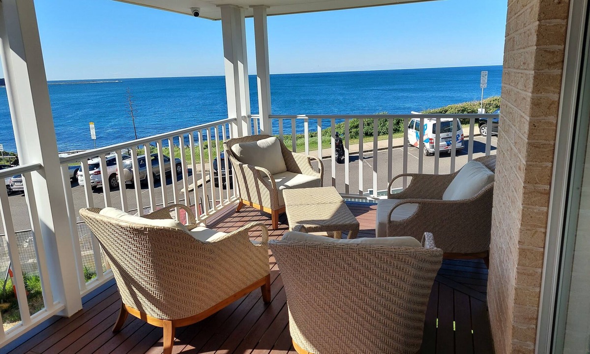 Dee Why House | Two storey beach home on Dee Why Headland. * NYE Fireworks Location *