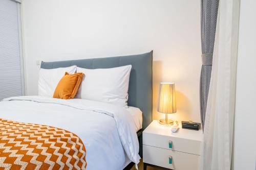 Minhang Apartment | Tyms 1BR Apartment in Gubei Quiet Neighborhood