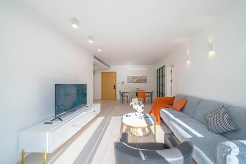 Wantiguan Apartment | Tyms 2BR Serviced Apt Near Metro Xujiahui Center