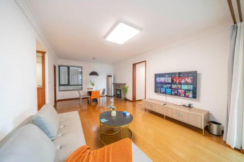 Xujiahui Apartment | Tyms 3BR 2BA Apt Yongxin Garden Xujiahui Metro