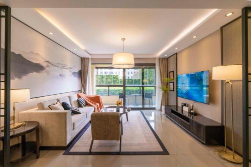 Minhang Apartment | Tyms Gubei Premium 2BR Apt Near Metro Takashimaya