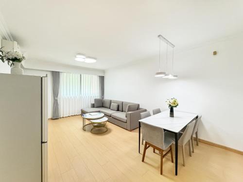 Gubei Apartment | Tyms Gubei Refined 2BR Residence near Gubei Road
