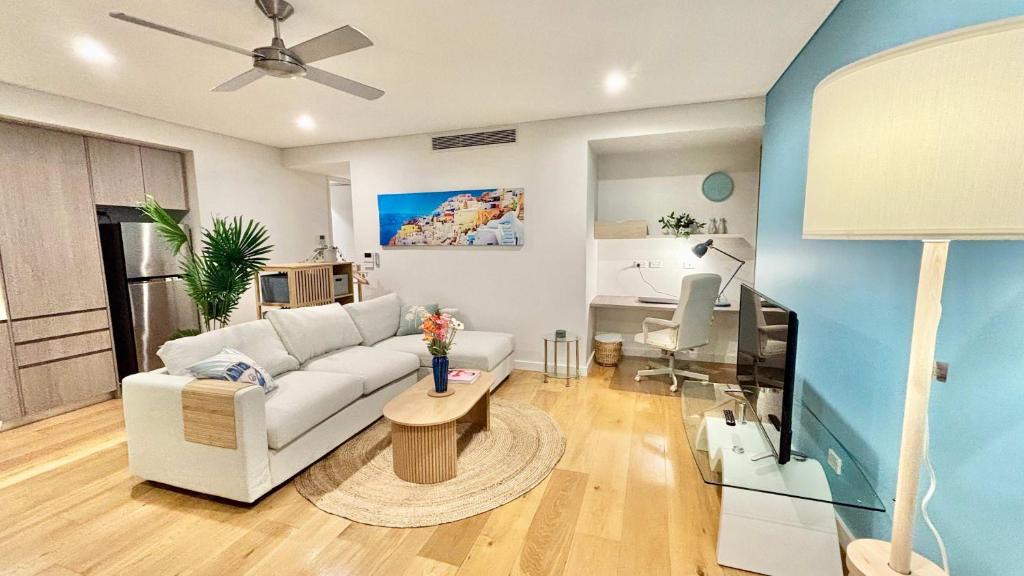 Bondi Junction Apartment | Upscale 1BR next Bondi Westfield & Trains with secure parking