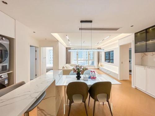 Huangpu Apartment | Urban Hub Bund Art Deco 3Bedroom Enjoy the View of Shanghai with Balcony