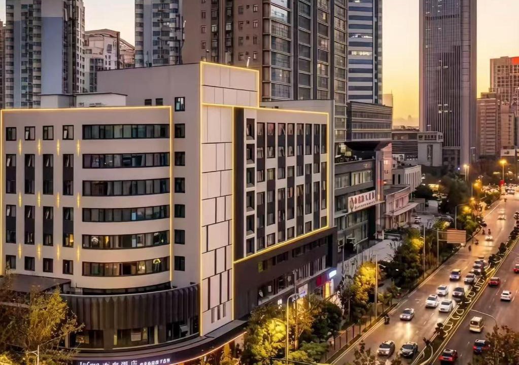 Yanta Qu Hotel | UrCove by Hyatt Xi'an Tecno Road subway Platform