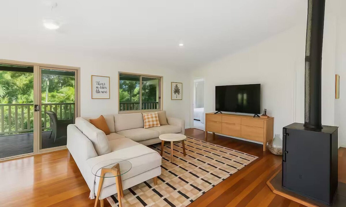 Currumbin Valley House | Valley Vista – Treetop Getaway with Pool & Firepit