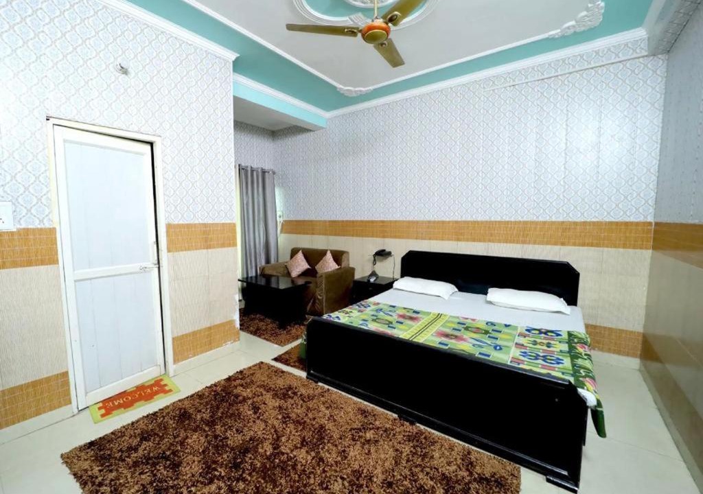 Thakurdwara Hotel | Vatsal hotel