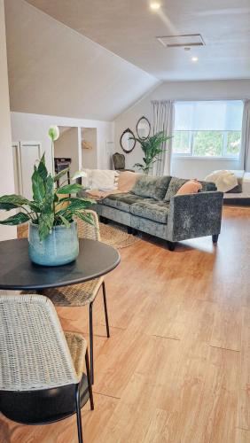 Boweya House | Victorian Farm stay Springbank