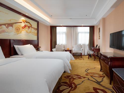 Huashan District Hotel | Vienna hotel (maanshan park post golden eagle international shop)