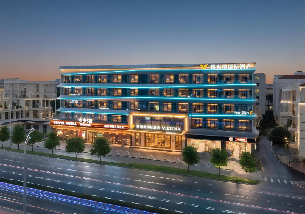 Huadu Hotel | Vienna International Hotel Guangzhou Baiyun International Airport Branch - Free Shuttle Bus to Guangzhou Baiyun International Airport & Free Deliver Service to Canton Fair Complex During Canton Fair Period