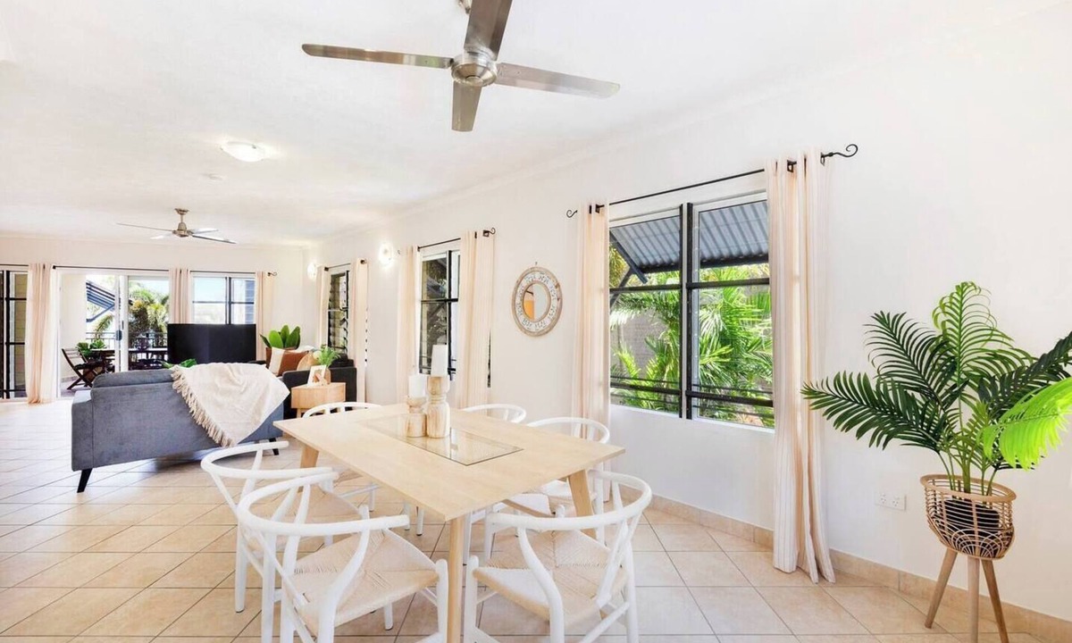Alexandria House | Villa by the Beach in Tatura
