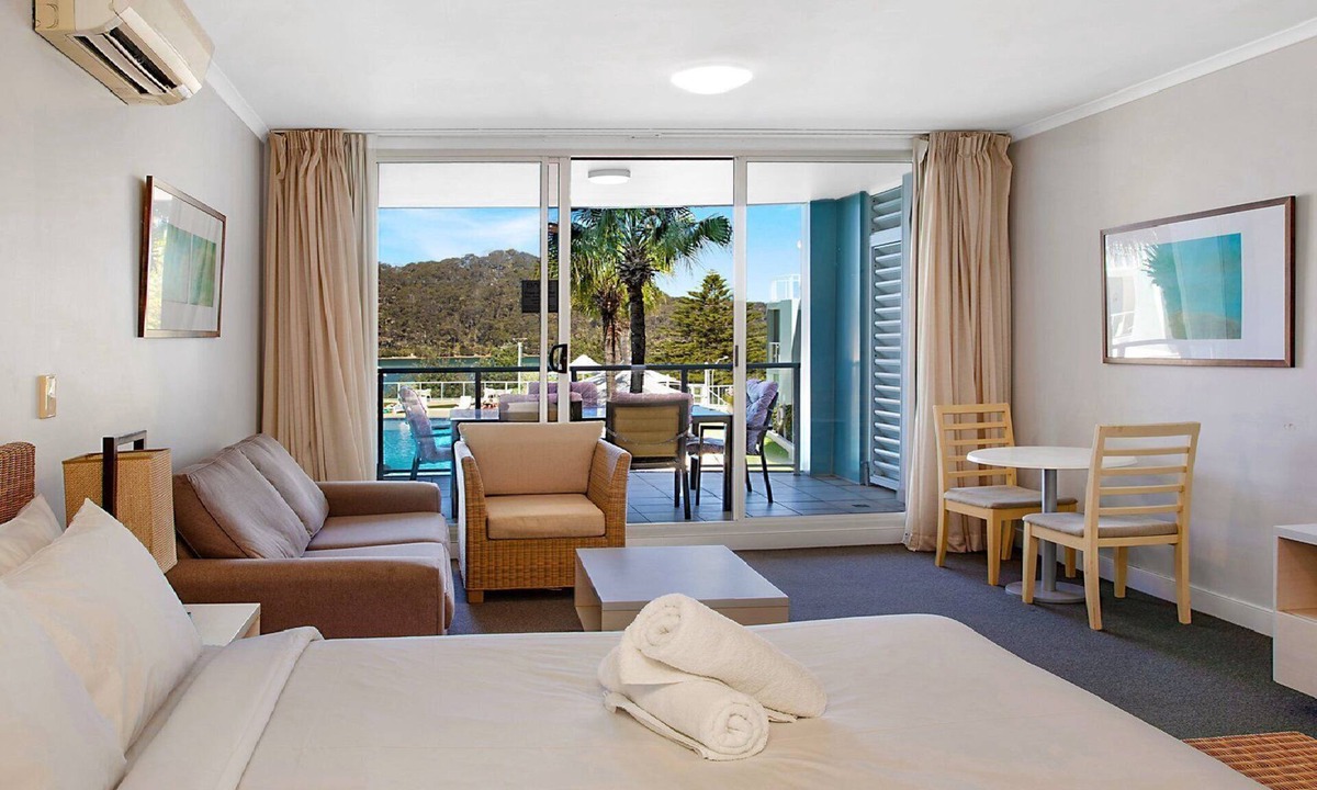 Ettalong Beach House | Vista Mare - Beachside Studio with Stunning Views