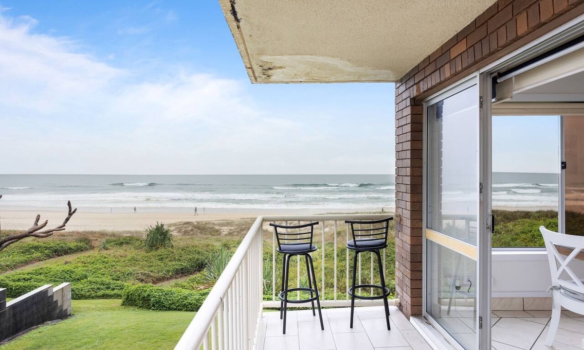 Mermaid Beach Apartment | Wake to Waves in Spacious 3-Bed Beachfront Unit
