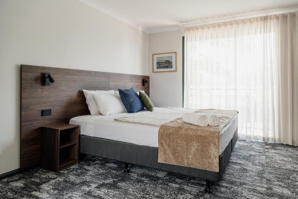 Mudgeeraba Hotel | Wallaby Hotel
