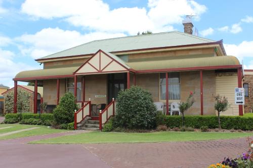 Warwick Hotel | Warwick Settlers Inn