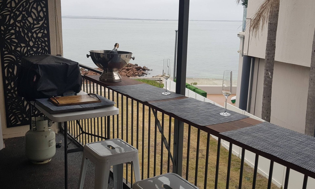 Port Stephens Council Apartment | Waterfront location - 2 bed renovated apartment in Corlette, Port Stephens