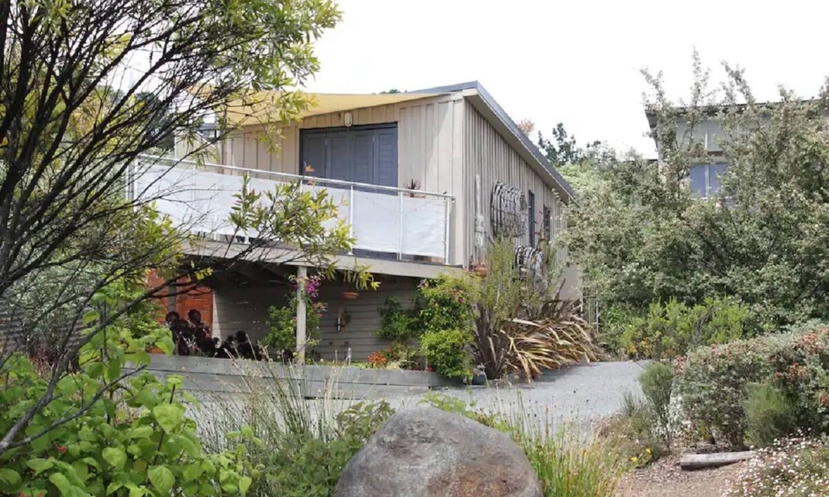 Kettering Bed & Breakfast | Waterfront Self Contained Accommodation Overlooking Marina