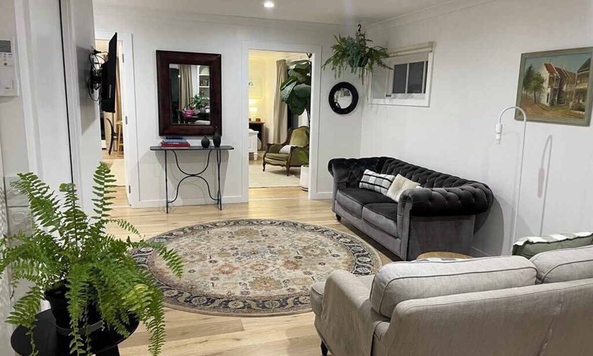 Moss Vale House | Wedding central. Close to caves, canyons, winery's, waterfalls & exciting venues