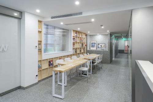 Huaihai Road Commercial Area Hostel | WeFlow Hostel (Shanghai Xintiandi)