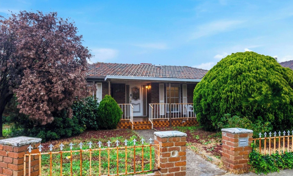 St. Albans House | Well-Located St Albans Stay with Fully Equipped Kitchen