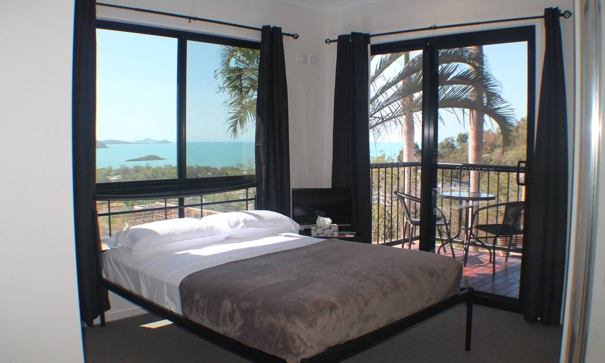 Cannonvale Hotel | Whitsundays Rainforest Retreat