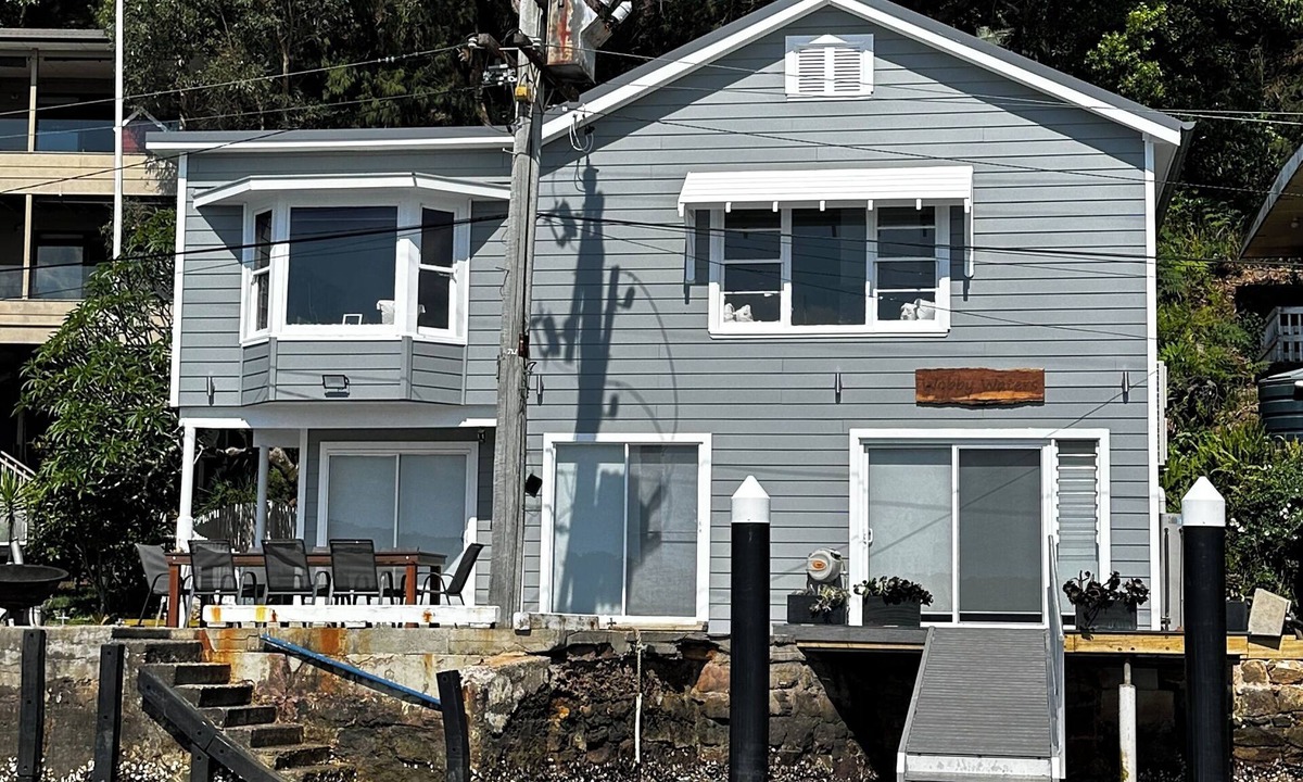 Little Wobby House | Wobby Waters! Waterfront Escape at Little Wobby on the Hawkesbury River sleeps 8