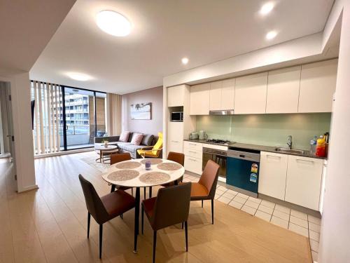 Wolli Creek Apartment | Wolli Creek Entire 2-Bedroom apartment with 2 bathrooms