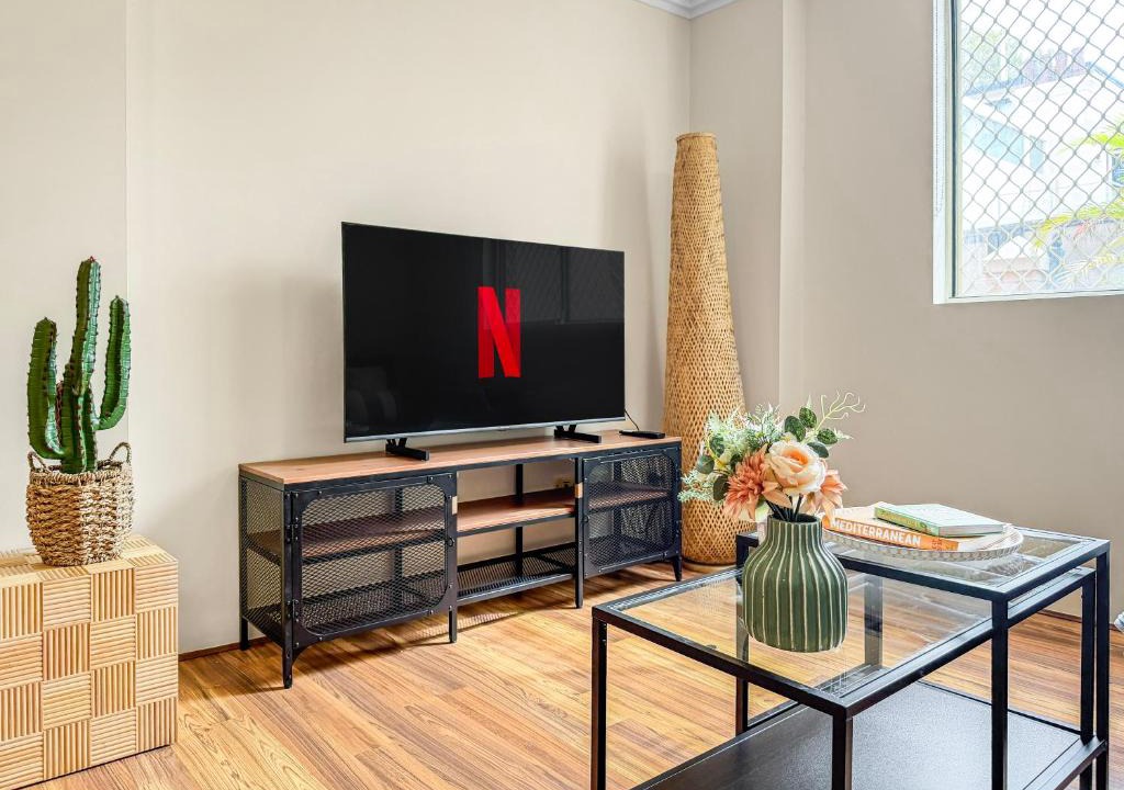 Woolloomooloo Apartment | Woolloomooloo NSW - 3 Bedroom Apartment with 1 Parking Space