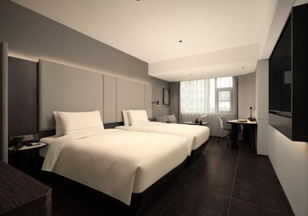 Dong Hu Lake Hotel | Wuhan Hubei Provincial Museum, Atour Hotel on Donghu Road