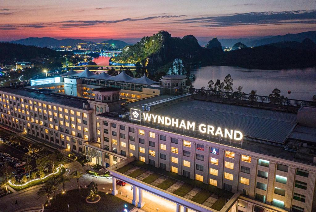 Duanzhou Qu Hotel | Wyndham Grand Zhaoqing Downtown