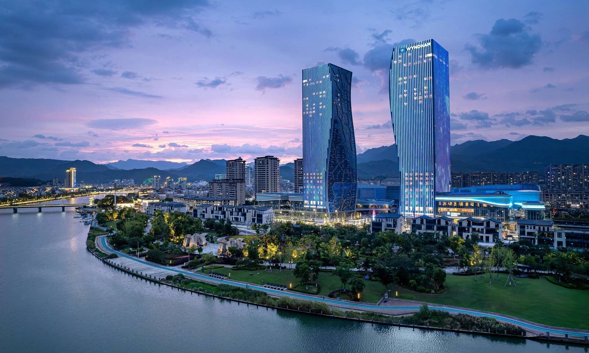 Longquan Hotel | Wyndham Longquan Downtown