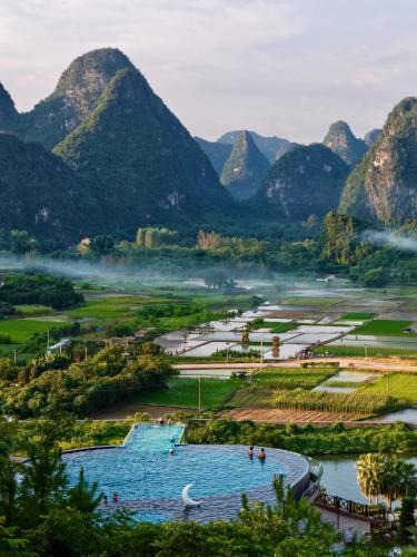 Ten Mile Gallery Hotel | Yangshuo Fadai overhanging hot spring light luxury hotel