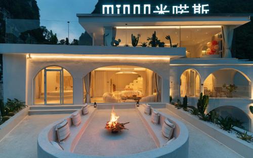 Ten Mile Gallery Hotel | Yangshuo MINOS Hotel-Inspired by Santorini design, Entrance of Ten-Mile Gallery,Free Laundry,Itinerary Hepler,Book Tickets in Advance,E Scooter Service