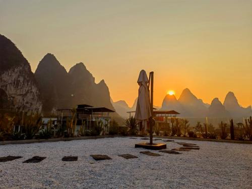 Xingping Ancient Town House | Yangshuo Miss Deng Colorful House