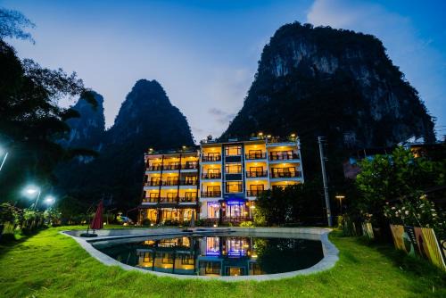 Xingping Ancient Town Hotel | Yangshuo Mountain River Ballad Hotel - Free Yangshuo Train Station Pick Up and Drop Off