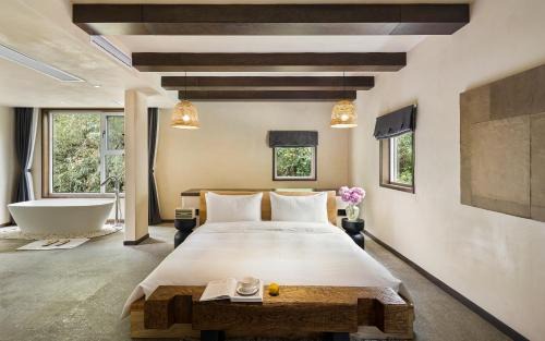 Yangshuo Hotel | Yangshuo One Thousand and One Courtyard Views B&B