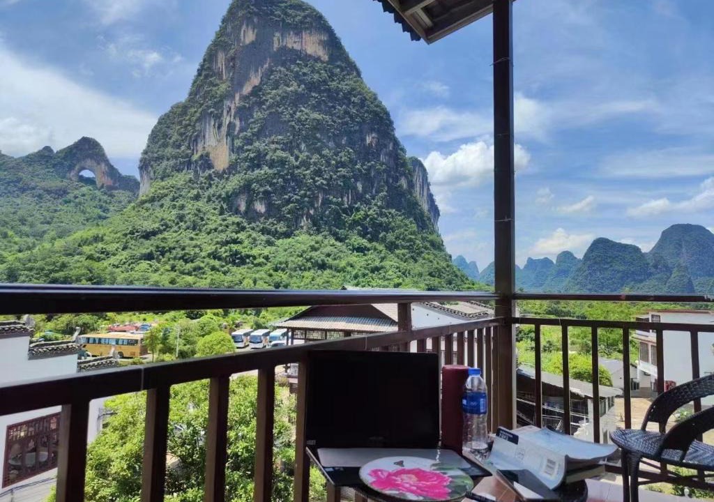 Ten Mile Gallery House | Yangshuo Pinyuege B&B - Moon Mountain Branch