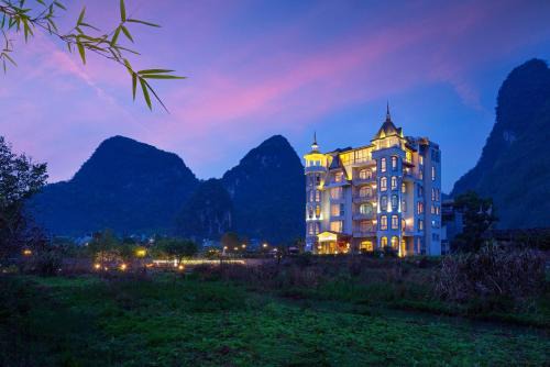 Yangshuo Hotel | Yangshuo Yulong River Castle Hotel