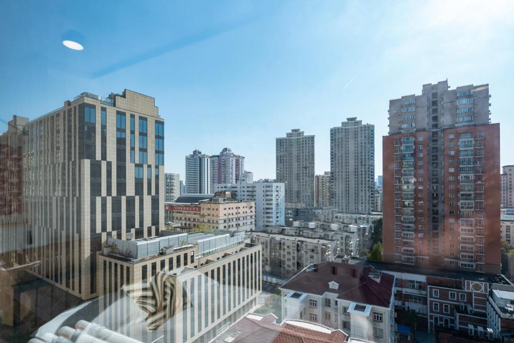 Xuhui Apartment | Yi Du Home with City View-Near Jiashan Rd Metro -Easy Reach to Tianzifang - Credit Cards Accepted