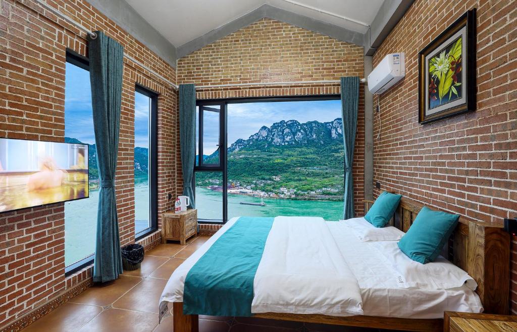 Yiling Qu Hotel | Yichang Leisurely River View Inn - Three Gorges Branch