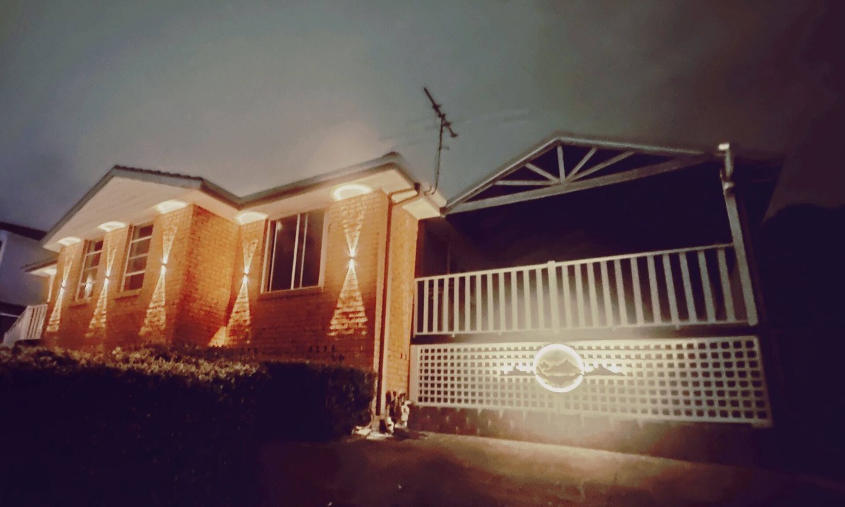 Ambarvale House | Zen Oriental Retreat-4BR New Home for 8-near Campbelltown Hospital
