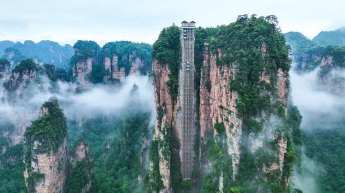 Yongding Hotel | Zhangjiajie Cloudscape Villa - New Hotel, Free Private Car Rides to South & East Gates of Zhangjiajie National Forest Park,Free Private Car Rides to & from Airport,Chinese-Western Breakfast, Coffee, Tea & Fruit, Free Laundry & Dryer, Ticket Guidan