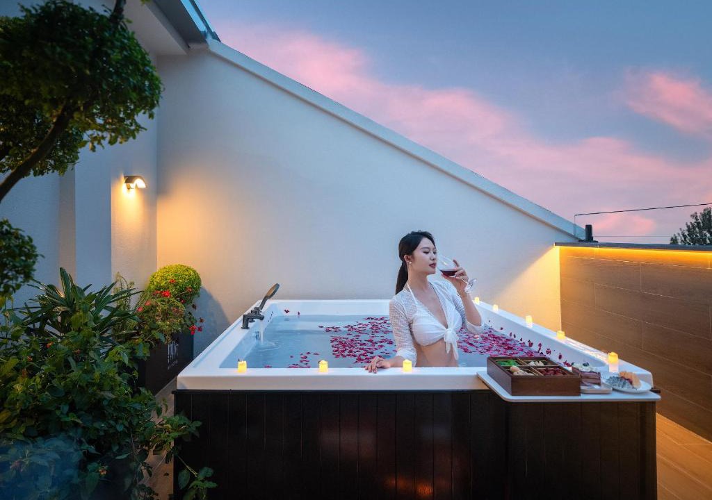 Wulingyuan Hotel | Zhangjiajie National Park RU Hotel-Free one way pick up service over 2 night,Free fresh coffee,Attraction Tickets Serivce in advance