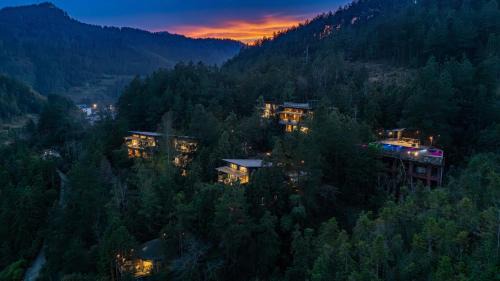 Wulingyuan Hotel | Zhangjiajie National Forest Park Villas hotel-Free pick-up-The only luxury forest villa in Zhangjiajie-Close to Forest Park-Free shuttle service to Forest Park-Personal butler service-Free breakfast & coffee-Free Aerial Shots