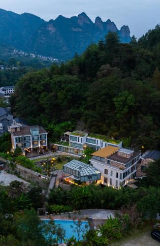 Wulingyuan House | Zhangjiajie Rock language art hotel-Free pick up service