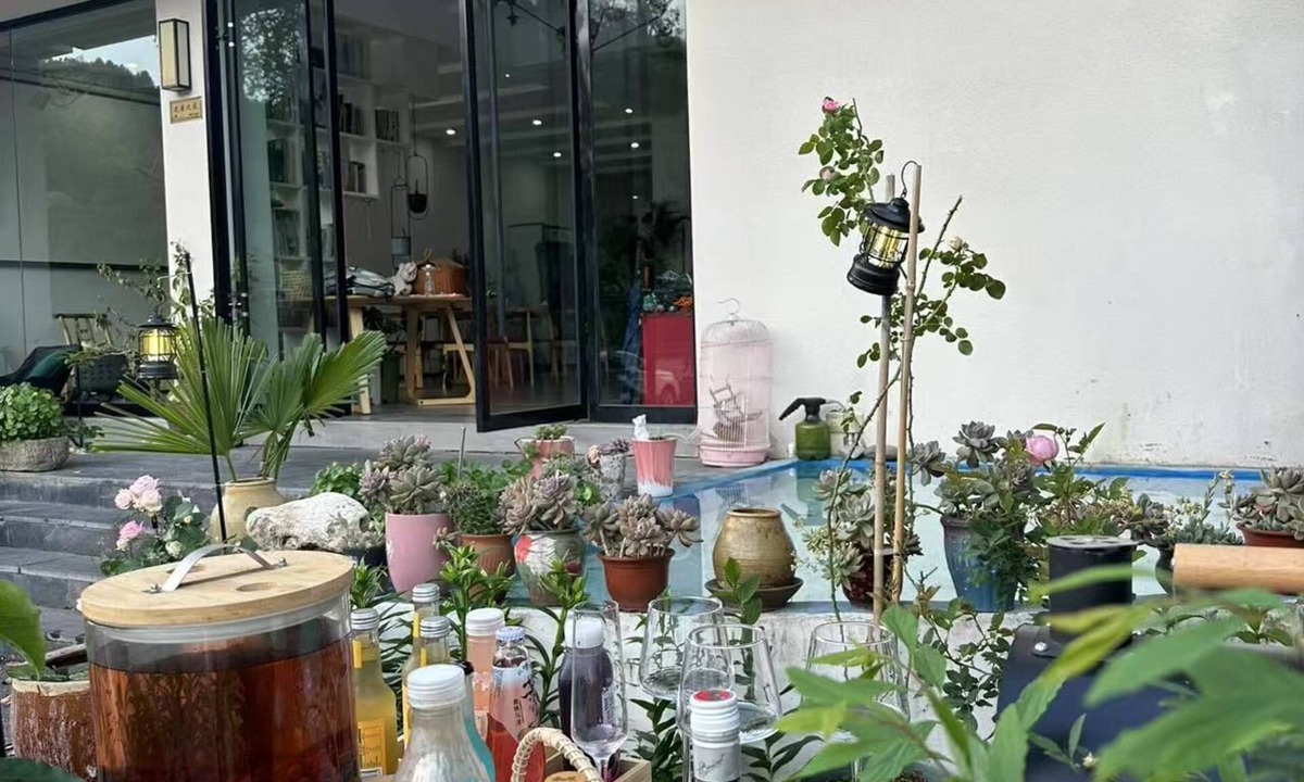 Chaqiyu Hotel | Zhangjiajie Southgate Flower Garden Lodge at the Park Entrance