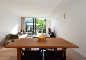 110d/5 Hadfields -L- in Erskineville
